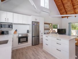 Golden Sands Getaway - Whangamata Holiday Home -  - 1170285 - thumbnail photo 14