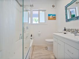 Golden Sands Getaway - Whangamata Holiday Home -  - 1170285 - thumbnail photo 24