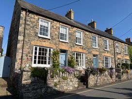 5 bedroom Cottage for rent in Newport
