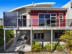 Sunny Daze - Ohope Beach Holiday Home -  - 1170957 - thumbnail photo 2