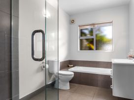 Sunny Daze - Ohope Beach Holiday Home -  - 1170957 - thumbnail photo 14