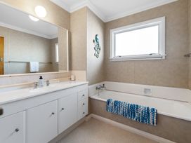 Seaside Weekender - New Plymouth Holiday Home -  - 1171119 - thumbnail photo 18