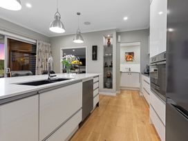 Serene Retreat - Papamoa Beach Holiday Home -  - 1171186 - thumbnail photo 5