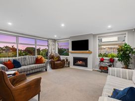 Serene Retreat - Papamoa Beach Holiday Home -  - 1171186 - thumbnail photo 4