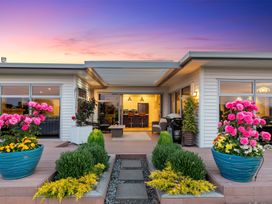 Serene Retreat - Papamoa Beach Holiday Home -  - 1171186 - thumbnail photo 2