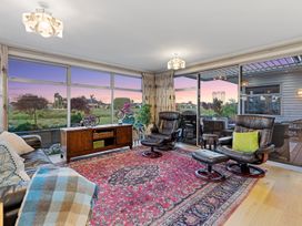 Serene Retreat - Papamoa Beach Holiday Home -  - 1171186 - thumbnail photo 8
