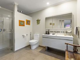 Serene Retreat - Papamoa Beach Holiday Home -  - 1171186 - thumbnail photo 10