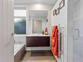 Serene Retreat - Papamoa Beach Holiday Home -  - 1171186 - thumbnail photo 13