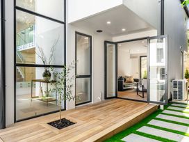 Luxury Remuera Brand New Auckland Holiday Home -  - 1171267 - thumbnail photo 3