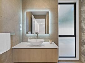 Luxury Remuera Brand New Auckland Holiday Home -  - 1171267 - thumbnail photo 16