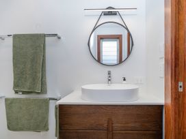 Summer Lane Bliss - Tairua Holiday Home -  - 1171271 - thumbnail photo 19