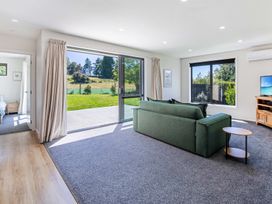 Modern Comfort - Ashburton Holiday Home -  - 1171354 - thumbnail photo 8