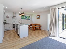 Modern Comfort - Ashburton Holiday Home -  - 1171354 - thumbnail photo 11