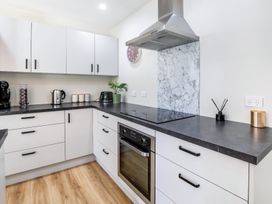 Modern Comfort - Ashburton Holiday Home -  - 1171354 - thumbnail photo 9