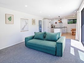 Modern Comfort - Ashburton Holiday Home -  - 1171354 - thumbnail photo 6