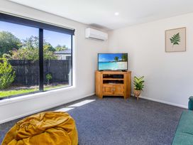 Modern Comfort - Ashburton Holiday Home -  - 1171354 - thumbnail photo 7