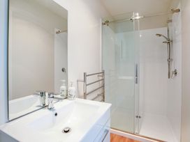 Modern Comfort - Ashburton Holiday Home -  - 1171354 - thumbnail photo 15