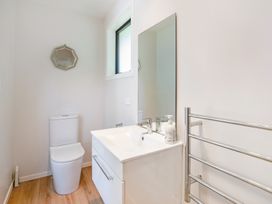 Modern Comfort - Ashburton Holiday Home -  - 1171354 - thumbnail photo 16