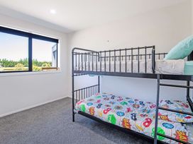 Modern Comfort - Ashburton Holiday Home -  - 1171354 - thumbnail photo 18