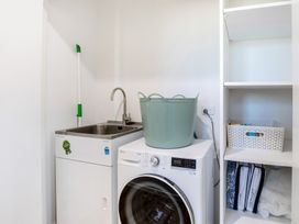 Modern Comfort - Ashburton Holiday Home -  - 1171354 - thumbnail photo 20