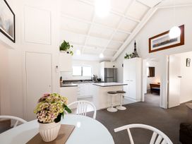 Tawa Retreat - Wellington Holiday Home -  - 1171438 - thumbnail photo 2