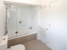 Tawa Retreat - Wellington Holiday Home -  - 1171438 - thumbnail photo 16