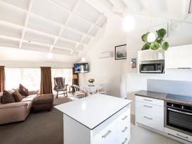 Tawa Retreat - Wellington Holiday Home -  - 1171438 - thumbnail photo 9