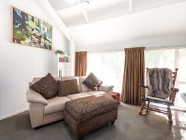 Tawa Retreat - Wellington Holiday Home -  - 1171438 - thumbnail photo 11
