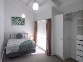 Tawa Retreat - Wellington Holiday Home -  - 1171438 - thumbnail photo 12