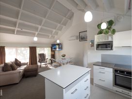 Tawa Retreat - Wellington Holiday Home -  - 1171438 - thumbnail photo 4
