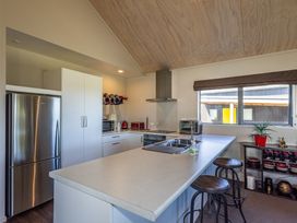 Ohakune Holiday Home Retreat with Hot Tub -  - 1171439 - thumbnail photo 4