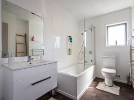Ohakune Holiday Home Retreat with Hot Tub -  - 1171439 - thumbnail photo 20