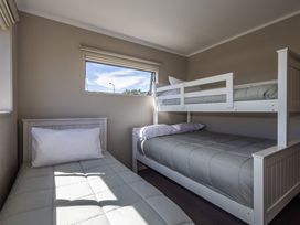 Ohakune Holiday Home Retreat with Hot Tub -  - 1171439 - thumbnail photo 14