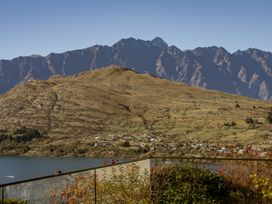 Hensman House - Queenstown Holiday Home -  - 1171742 - thumbnail photo 6