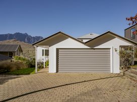 Hensman House - Queenstown Holiday Home -  - 1171742 - thumbnail photo 8