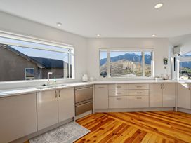 Hensman House - Queenstown Holiday Home -  - 1171742 - thumbnail photo 14