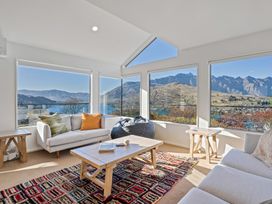 Hensman House - Queenstown Holiday Home -  - 1171742 - thumbnail photo 11