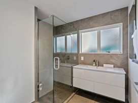 Hensman House - Queenstown Holiday Home -  - 1171742 - thumbnail photo 21