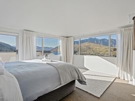 Hensman House - Queenstown Holiday Home -  - 1171742 - thumbnail photo 16