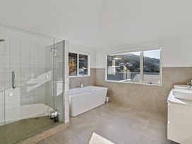 Hensman House - Queenstown Holiday Home -  - 1171742 - thumbnail photo 20