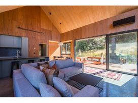 Cedarwood Retreat - Castle Hill Holiday Home -  - 1171837 - thumbnail photo 6
