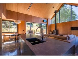 Cedarwood Retreat - Castle Hill Holiday Home -  - 1171837 - thumbnail photo 7
