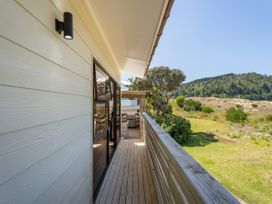 Seascape Beachfront B - Whangamata Holiday Unit -  - 1171972 - thumbnail photo 4