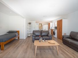 Seascape Beachfront C - Whangamata Holiday Unit -  - 1171973 - thumbnail photo 10