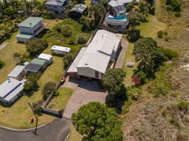 Seascape Beachfront C - Whangamata Holiday Unit -  - 1171973 - thumbnail photo 23
