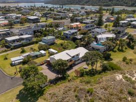 Seascape Beachfront C - Whangamata Holiday Unit -  - 1171973 - thumbnail photo 24