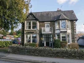 9 bedroom Cottage for rent in Staveley