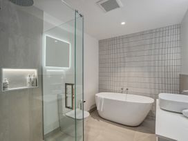 Explorer’s Rest - Wanaka Holiday Home -  - 1172123 - thumbnail photo 20