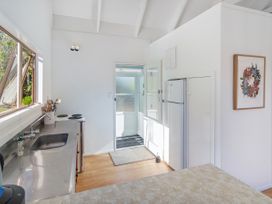 Sunshine Grove Retreat - Onemana Holiday Home -  - 1172387 - thumbnail photo 13