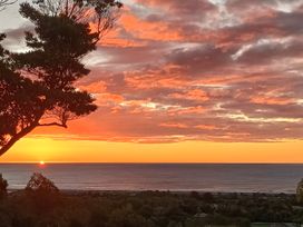 Glass Horizon - Rutherglen Holiday Home -  - 1172709 - thumbnail photo 1
